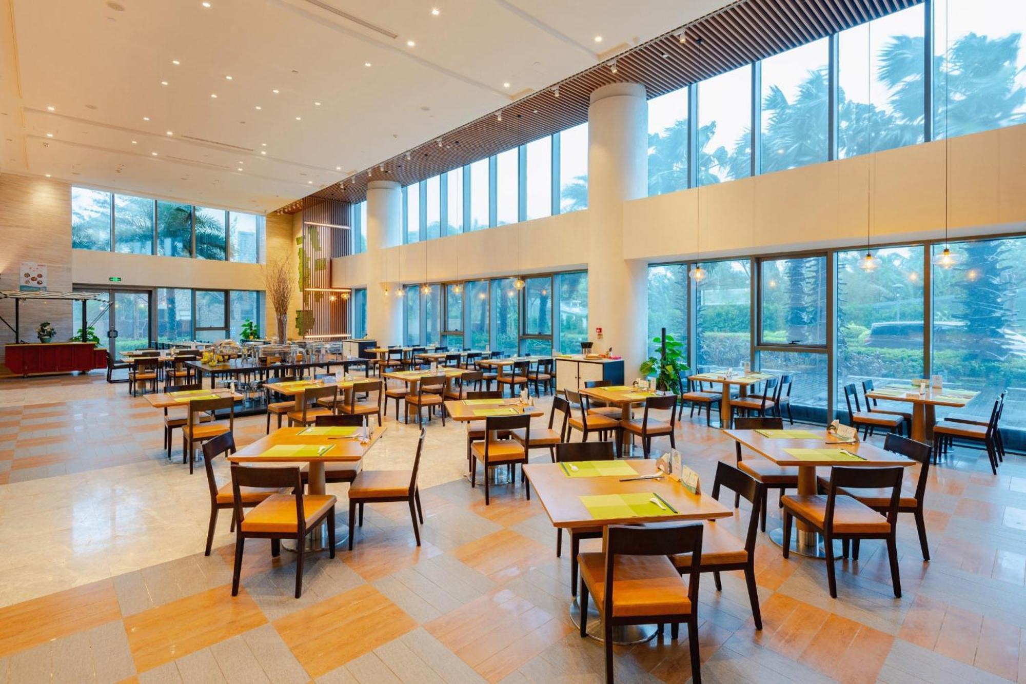 Holiday Inn Haikou West Coast By Ihg Haikou (Hainan) Exterior foto